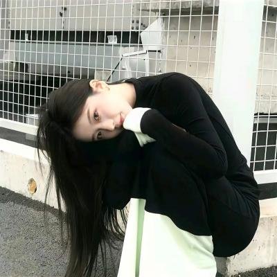 街头实拍：实力派歌手深夜共进晚餐，评论区沦陷
